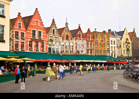 Bürger-Häuser am großen Marktplatz, Brügge, Flandern, Belgien Stockfoto