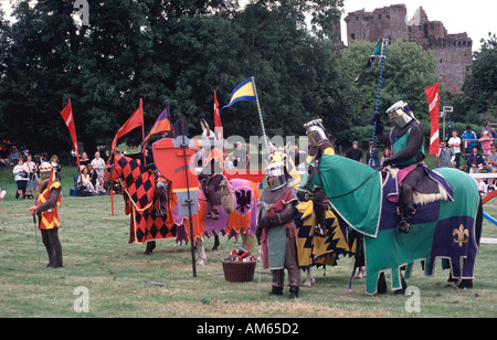 Re Inszenierung mittelalterlichen Ritter Ritterturnier im schottischen Schloss Caerlaverock in der Nähe von Dumfries Schottland, Vereinigtes Königreich Stockfoto