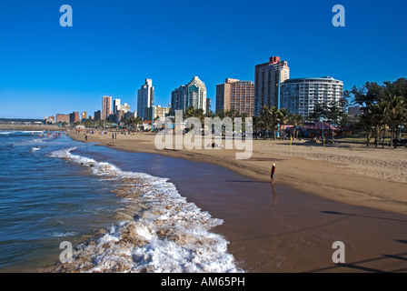 Golden Mile Beach und Skyline von Durban, Kwazulu Natal, Südafrika, Afrika Stockfoto