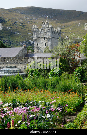 Blick auf Gleanveagh Burg aus dem Garten, Glenveagh Nationalpark, Co. Donegal Ireland Stockfoto