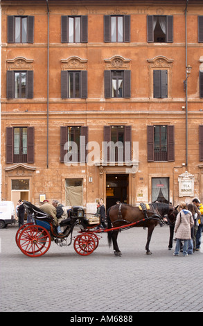 Ein Pferd und Falle vor Babington Tea Rooms. Stockfoto