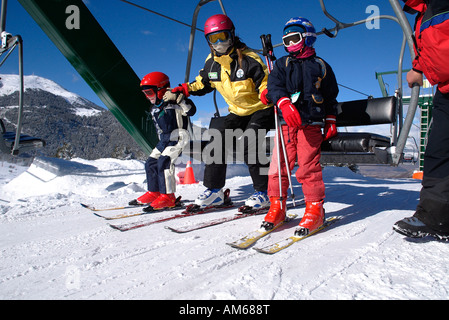 Massive Anwesenheit der Skifahrer zum Skigebiet La Molina in La Cerdnaya. Catalunya, Katalonien, Spanien. Stockfoto