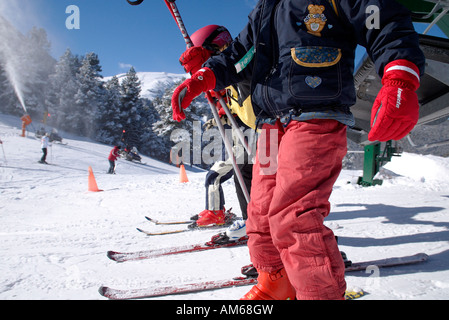 Massive Anwesenheit der Skifahrer zum Skigebiet La Molina in La Cerdnaya. Catalunya, Katalonien, Spanien. Stockfoto