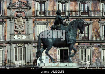 Madrid Spanien Reiterstandbild von König Philipp III auf dem Plaza Mayor Stockfoto