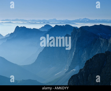 Blick von der Birkkarspitze, Hintergrundbeleuchtung, Karwendel, Tirol, Österreich Stockfoto