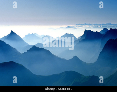 Blick von der Birkkarspitze, Hintergrundbeleuchtung, Karwendel, Tirol, Österreich Stockfoto