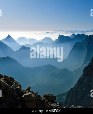 Blick von der Birkkarspitze, Hintergrundbeleuchtung, Karwendel, Tirol, Österreich Stockfoto