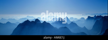 Blick von der Birkkarspitze, Hintergrundbeleuchtung, Karwendel, Tirol, Österreich Stockfoto