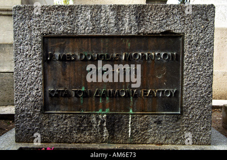 Das Grab von The Doors-Frontmann Jim Morrison am Friedhof Pere Lachaise in Paris, Frankreich, Europa. Stockfoto