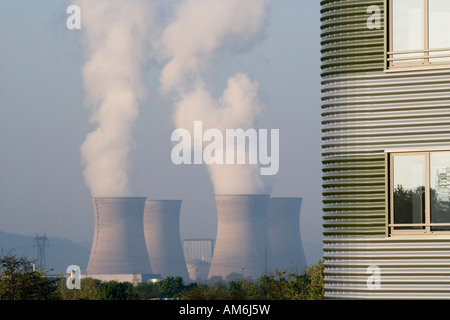 Nukleare Kühltürme. Saint Vulbas Ain Frankreich Stockfoto