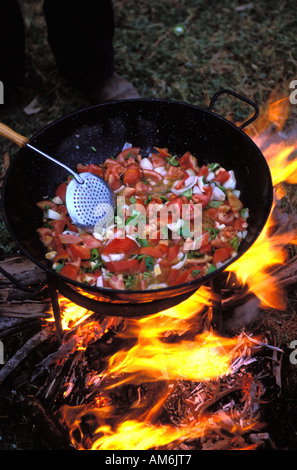 Almonte Coto Donana Saca de Yeguas die Cowboys, die Zubereitung von Speisen in der Nacht Stockfoto
