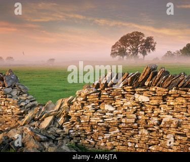 GB - GLOUCESTERSHIRE: Typische Cotswold Szene Stockfoto