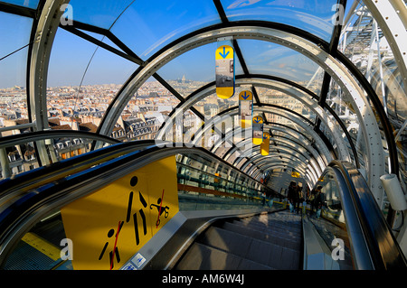 View of an external escalator at the Pompidou Centre, Paris, France Stockfoto