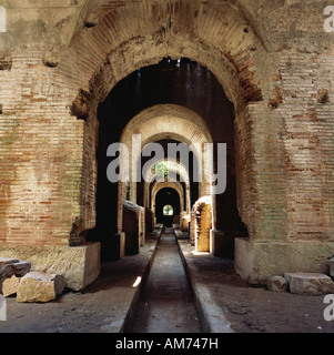 Santa Maria Capua Vetere Kampanien Italien unterirdischen Korridor des Amphitheaters erbaut zwischen dem 1.-2. Jahrhundert n. Chr. Stockfoto