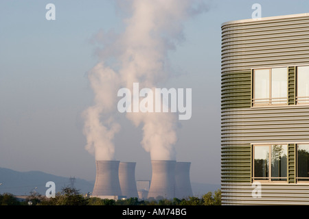 Nukleare Kühltürme. Saint Vulbas Ain Frankreich Stockfoto