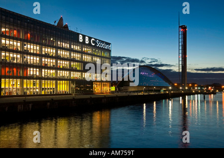 BBC Scotland, Imax-Kino & River Clyde bei Nacht, Glasgow, Schottland, UK Stockfoto