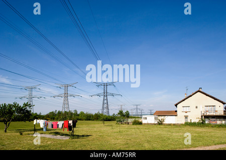 Stromleitungen Frankreich Stockfoto