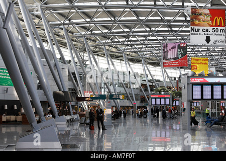 Flughafen Düsseldorf International, Abfahrt Lounge, NRW, Deutschland Stockfoto