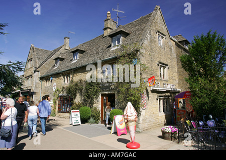 Cotswold Sehenswürdigkeit Modelldorf in malerischen malerischen englischen Stadt Bourton auf die Wasser-England-Großbritannien-UK Stockfoto