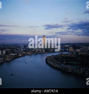 Canary Wharf Themse bei Dämmerung London UK-Luftbild Stockfoto