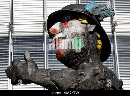 Bronzeskulptur Merkur vor dem Postturm, Bonn, NRW, Deutschland, Stockfoto