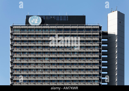 Ehemalige Gebäude der Mitglieder des Deutschen Bundestages, UN-Logo an der Spitze, Bonn, NRW, Deutschland Stockfoto