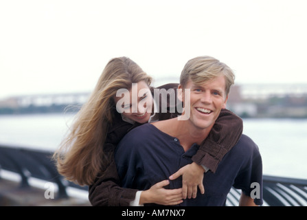 Junger Mann Huckepack, Frau, Porträt Stockfoto