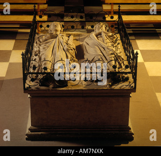 Grab Heinrichs des Löwen und seiner Gemahlin Mathilde in der Krypta der St. Blasius Cathedral, Braunschweig, Stockfoto