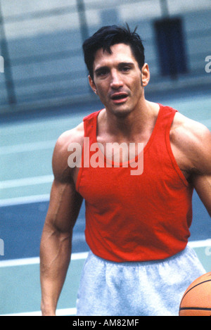 Junger Mann Betrieb Basketball, Porträt Stockfoto