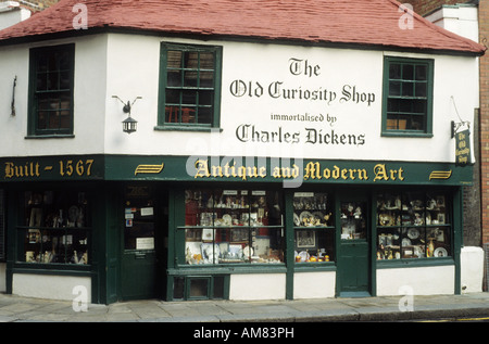 Alte Neugier Shop London Souvenirs Schmuckstücke Erinnerungsstücken Antiquitäten Charles Dickens Tourismus England UK Holborn viktorianischen Stockfoto