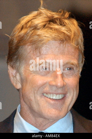 Robert Redford Spaziergänge auf der Bühne ein er diskutiert die wichtige öffentliche Unterstützung der Künste Flim Erhaltung und Film als Kunst f Stockfoto