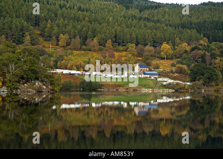 dh Loch Tummel STRATHTUMEL PERTHSHIRE Lochside Wohnwagen-Campingplatz Tay Forest Park Ufer ruhig ruhig Schottland Campingplatz weit weg Hochland großbritannien Stockfoto