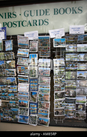 Racks von Postkarten auf Anzeigen Cambridge England Stockfoto