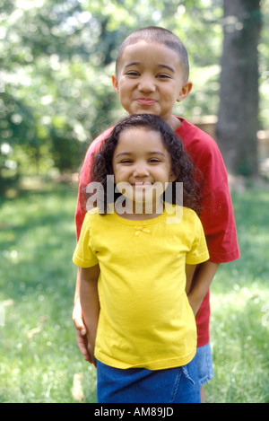 Bruder und Schwester, Lächeln, Porträt Stockfoto