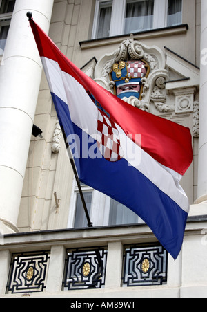 Flagge winken vor Sabor, Parlament von Kroatien, Zagreb, Kroatien Stockfoto