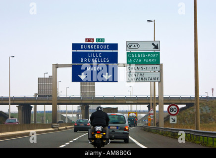 Französische Autobahn Ausfahrt, der Hafen von Calais Fähren Frankreich Stockfoto