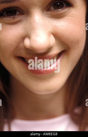 Junge Frau, Lächeln, Porträt Stockfoto