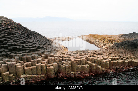 Fels-Formationen, Fingal's Cave, Staffa, Treshnish Inseln in der Nähe von Mull, Westküste von Schottland, Vereinigtes Königreich Stockfoto