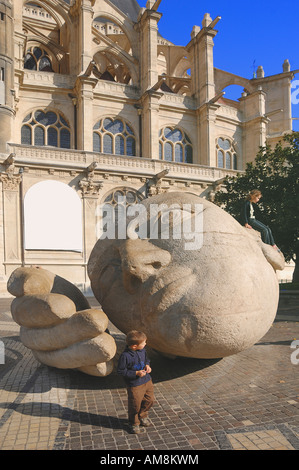 Skulptur l'Ecoute von Henri de Miller, stehen außerhalb St. Eustache Kirche, in der Nähe von Les Halles, Paris, Frankreich Stockfoto