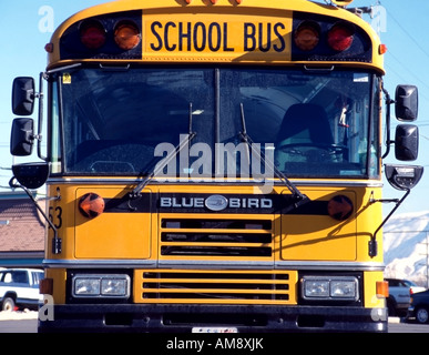 Ein Bild von einem hellen gelb, leer Schulbus. Könnte Konzepte von Schule, Bildung, Kindersicherheit, Kid es Zukunft, etc. zu veranschaulichen. Stockfoto