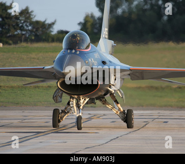 BIN Royal Netherlands Air Force f-16 Fighting Falcon rollt am Stand Stockfoto