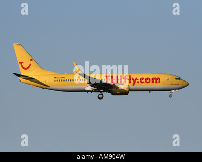 TUIfly Boeing 737-800 commercial Passenger Jet bei der Ankunft Stockfoto