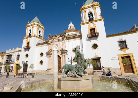 Ronda Provinz Malaga Spanien.  Plaza del Socorro und Iglesia del Socorro Stockfoto