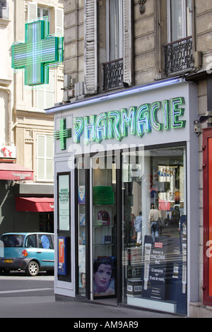 Pharmacie auf den Straßen von Paris Stockfoto