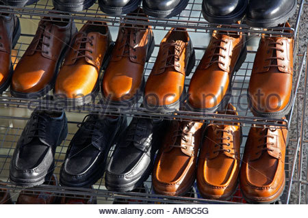 Schuhregal im Shop Eingang Stockfoto