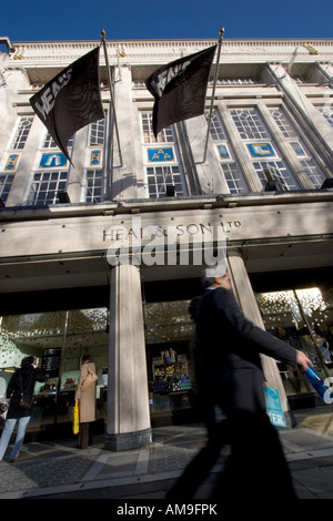 Heal and Son Heal & Son Heal's Möbel und Kaufhaus vor der Tottenham Court Road in London, Großbritannien Stockfoto