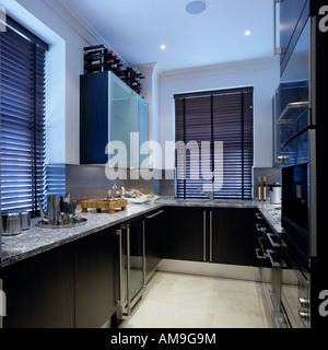 Edelstahl-Arbeitsplatte und Doppel Waschbecken in Insel Einheit in