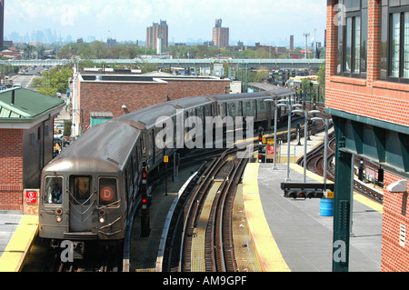 eingehenden nyc u-Bahn Stockfoto