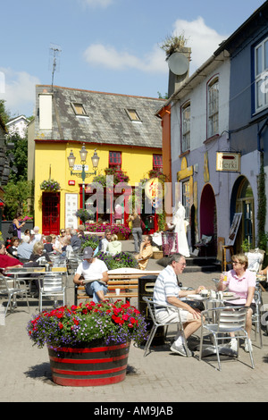 Kinsale Hafen, County Cork, Irland. Cafés und Geschäfte off Market Street auf Newmans Mall im Herzen Altstadt. Stockfoto