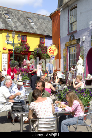 Kinsale Hafen, County Cork, Irland. Cafés und Geschäfte off Market Street auf Newmans Mall im Herzen Altstadt. Stockfoto